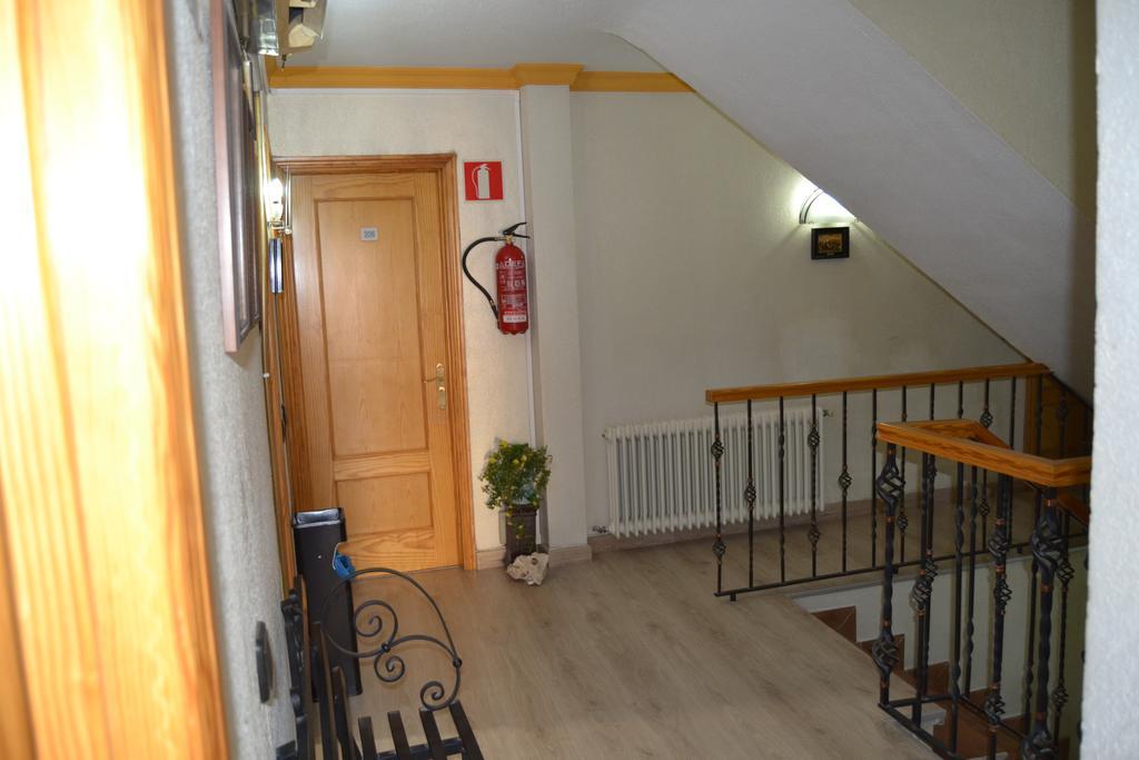 Hostal Don Juan I Alcalá de Henares Eksteriør bilde