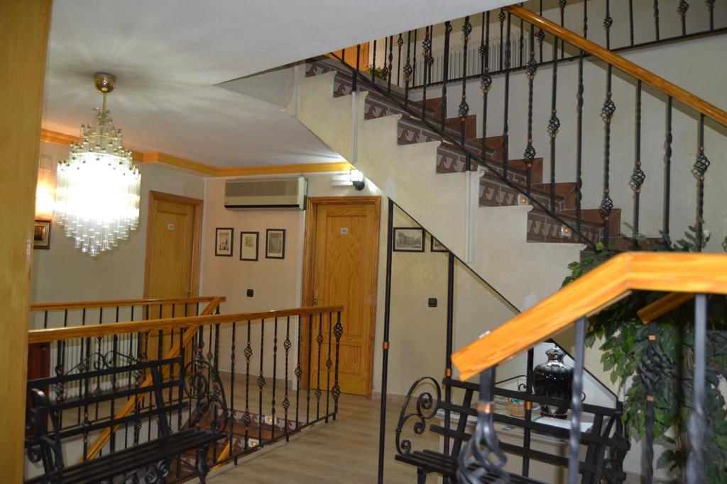 Hostal Don Juan I Alcalá de Henares Eksteriør bilde