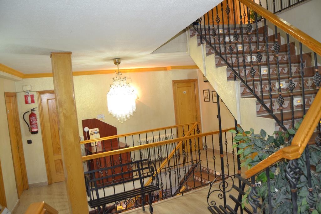 Hostal Don Juan I Alcalá de Henares Eksteriør bilde
