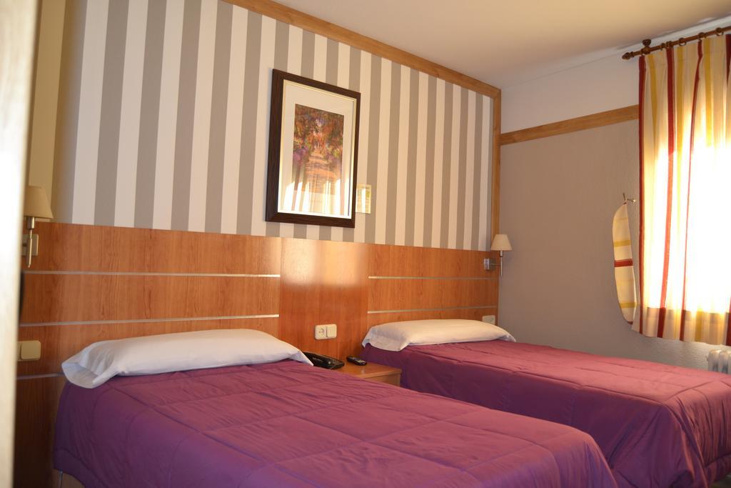 Hostal Don Juan I Alcalá de Henares Eksteriør bilde