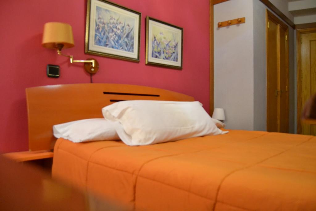 Hostal Don Juan I Alcalá de Henares Eksteriør bilde