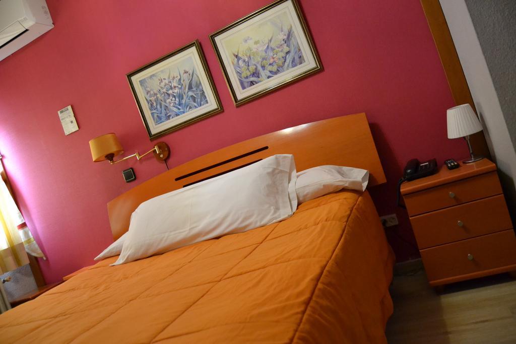 Hostal Don Juan I Alcalá de Henares Eksteriør bilde