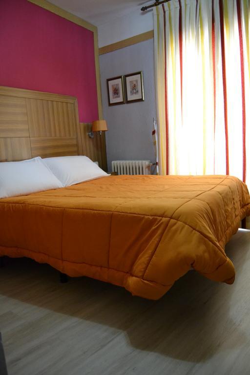 Hostal Don Juan I Alcalá de Henares Eksteriør bilde