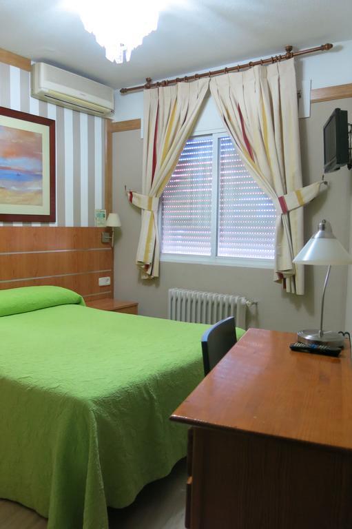 Hostal Don Juan I Alcalá de Henares Eksteriør bilde