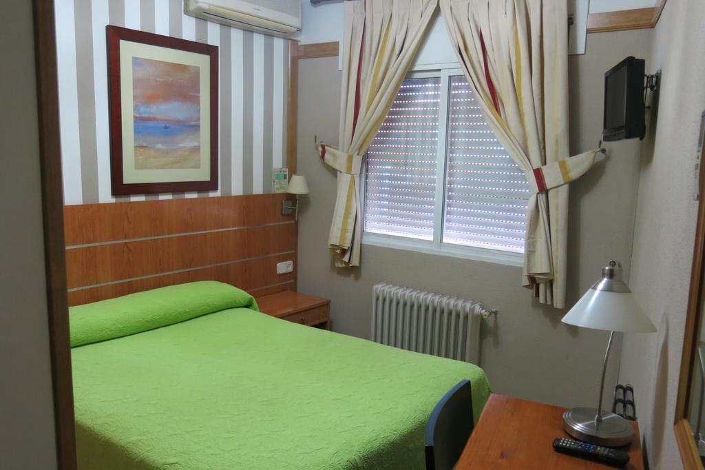 Hostal Don Juan I Alcalá de Henares Eksteriør bilde
